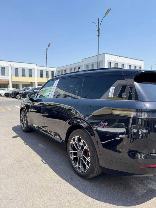 LYNK & CO 900 Hybrid (2.0 Turbo)