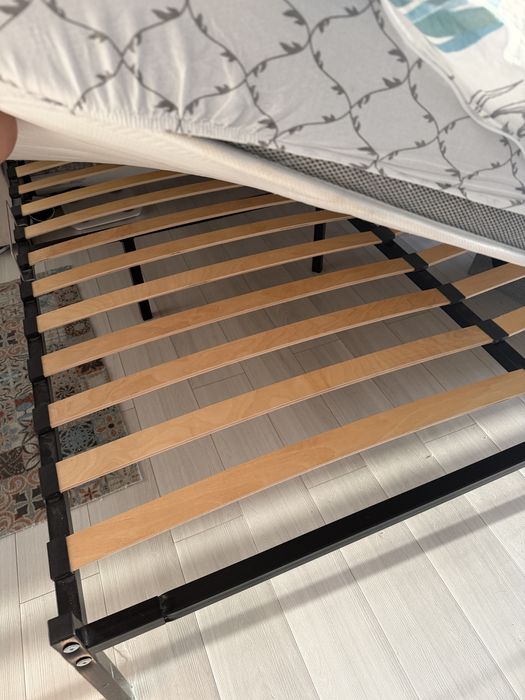 Кровать вместе с матрасом 180х200