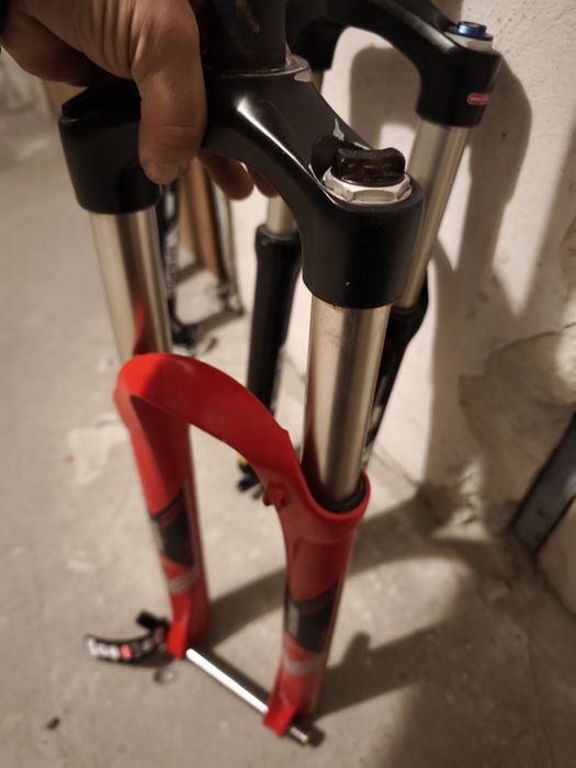 Продават се 3 броя Sr suntour Raidon.  Цената е на брой.