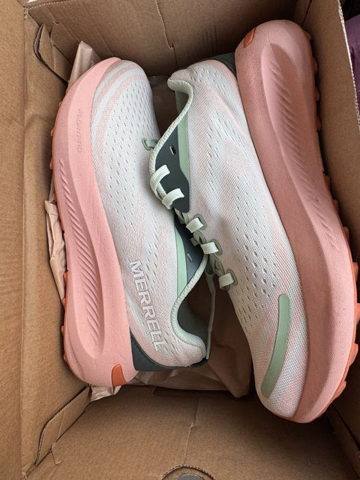 Продам кроссовки