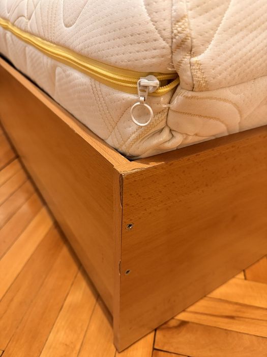 Единично легло с подматрачна рамка и матрак