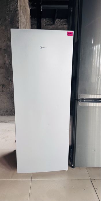 Продается отличный Морозильник стоячи