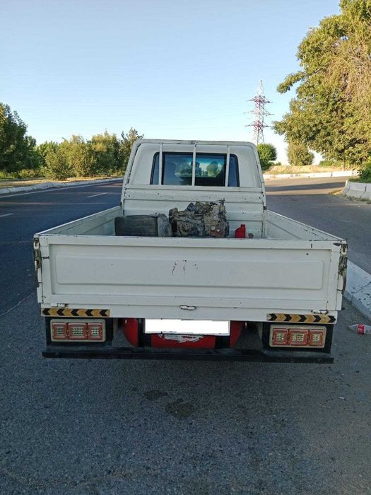 TOYOTA дубл кабина, грузовой сотилади.