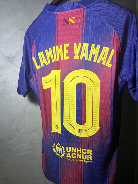 Футболна тениска на Барселона сезон 25/26