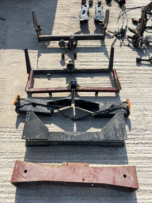 Vand lada de scule si alte piese de iveco