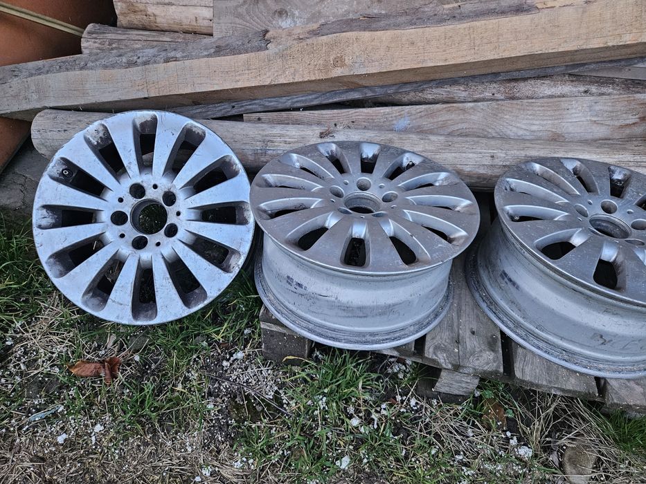 Vând genți care au fost pe un Mercedes C class