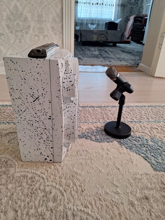 Продается колонка с блютозным микрофоном