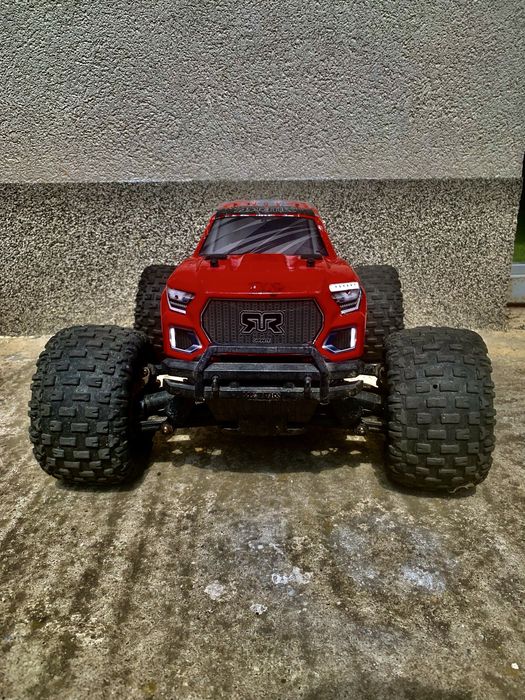 Masinuta rc arrma granite