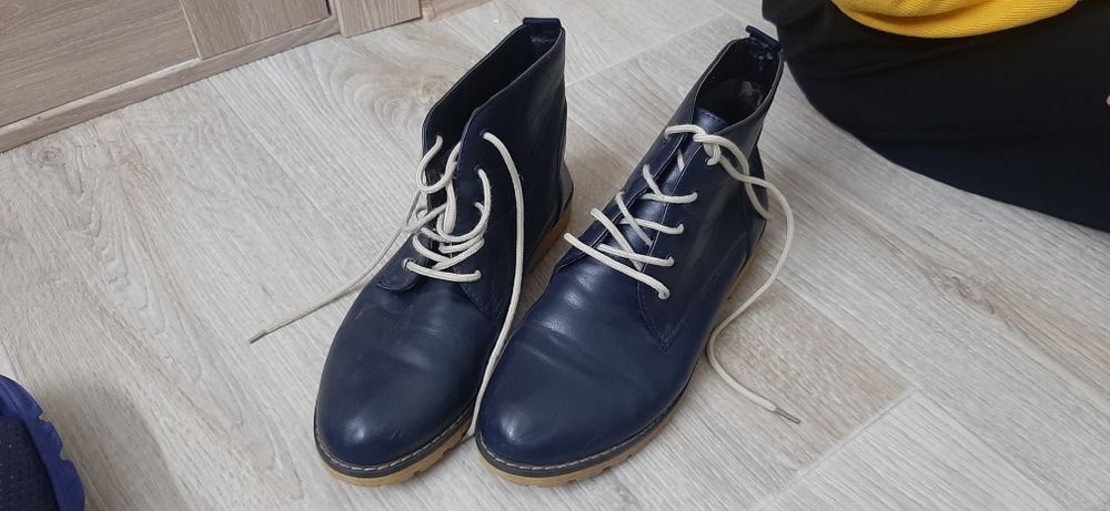 Продам демисезонный ботинка