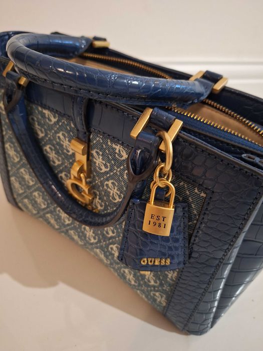 Дамска чанта Guess