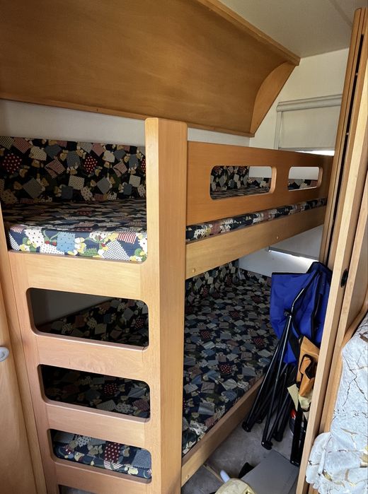 Каравана за 6 души Hobby DeLuxe 560