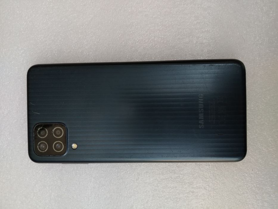 Samsung Galaxy M12 cu display-ul defect ( spart). Vibrează, se aud sunete. Pentru piese