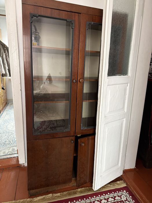 Шкаф старинный рабочий