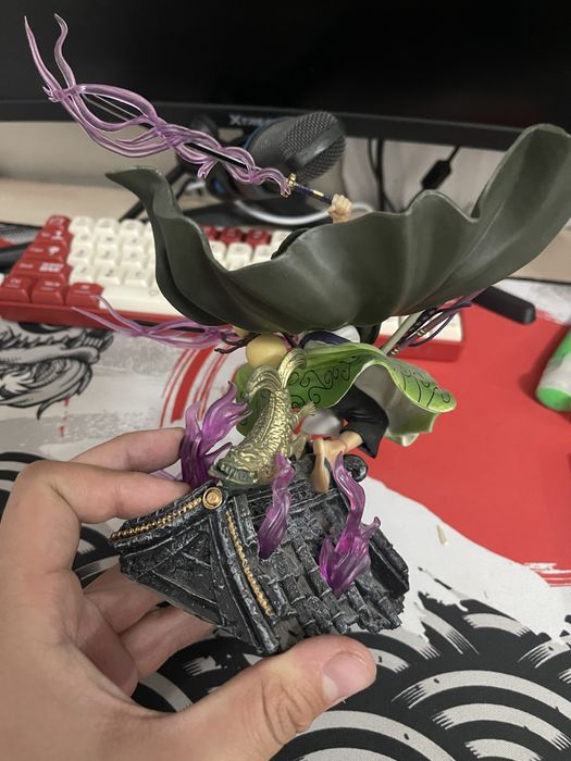 Продам фигурку Зоро ванпис