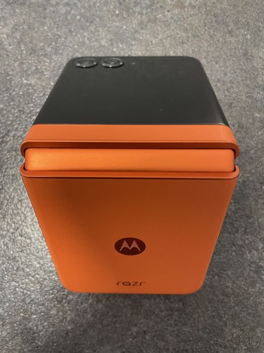 Motorola Razr 50 ca nou