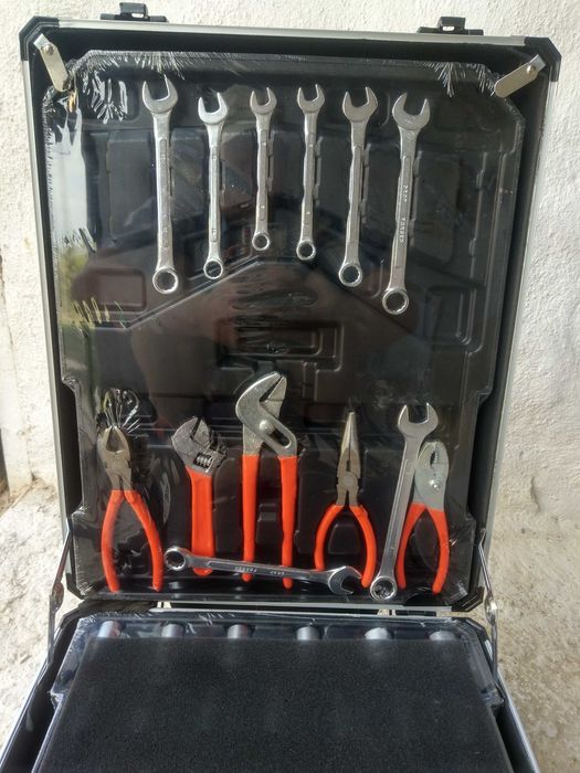 Продаю Набор Инструментов 186 Pcs "Чемодан"