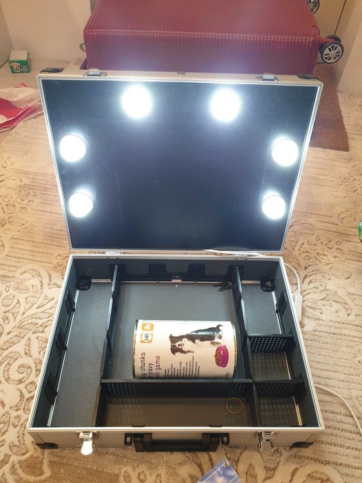 Geanta, post makeup portabil cu oglinda hollywood cu leduri