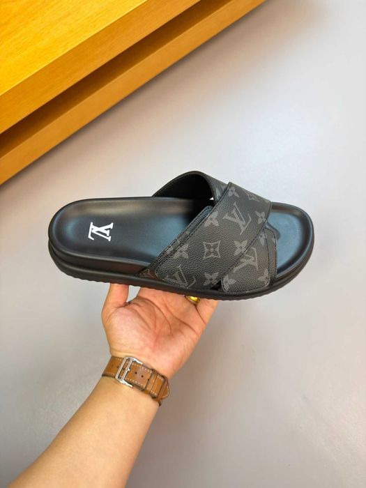 Papuci / Slapi Louis Vuitton Calitate Premium