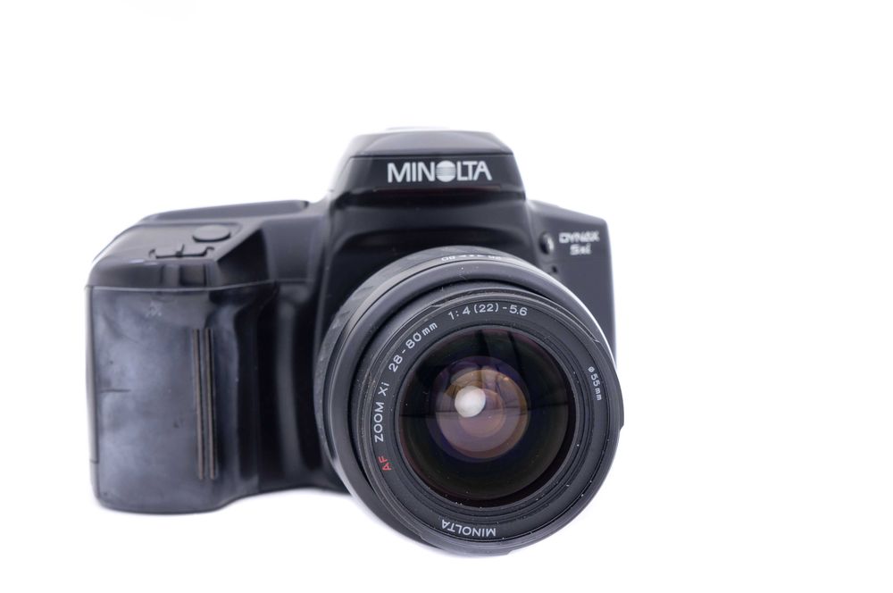 Aparat foto film Minolta Dynax 5xi cu Minolata xi 28-80mm f4-5.6
