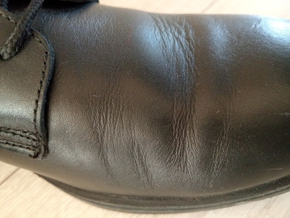 Продам детскую школьную обувь туфли