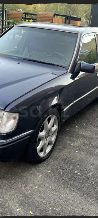 Продам машину мерс ешка 95г е220