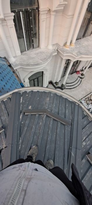 Tom Arka va Duga iwlari Boyicha