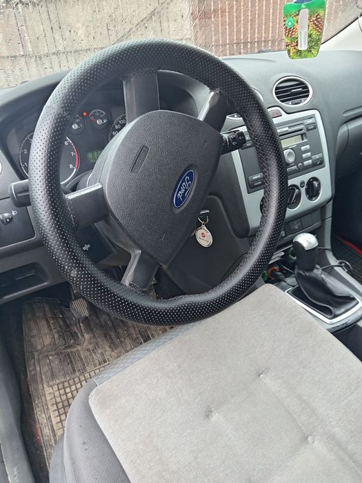 Ford focus mk2  1.6 benzina  plus gpl