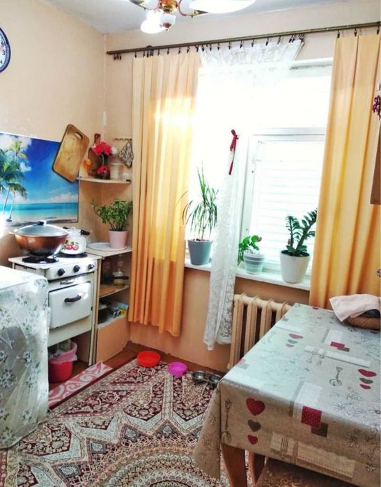 Чилонзор 24 кв 2/5/5 средни ремонт разденли 45 кв метир кафе гиждивон