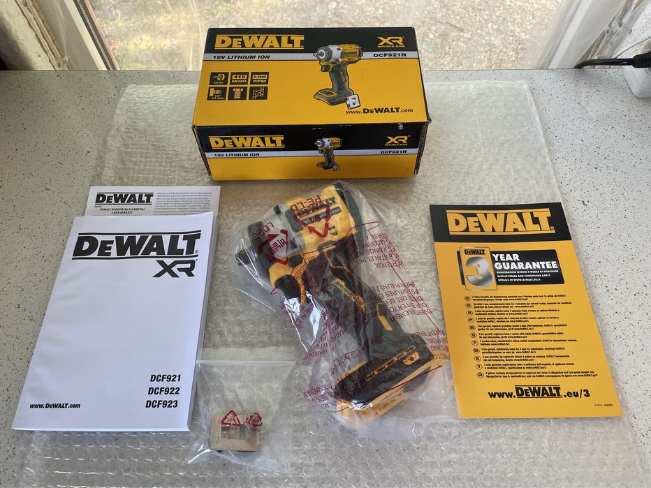 DeWALT DCF 921 XR Masina De Insurubat Cu Impact, Cu Patrat De 1/2,  Original Nou !