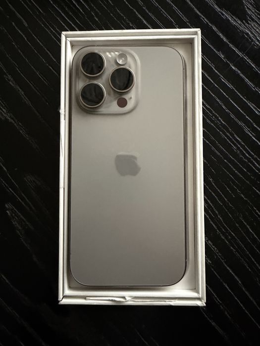 Продам Iphone 16 pro