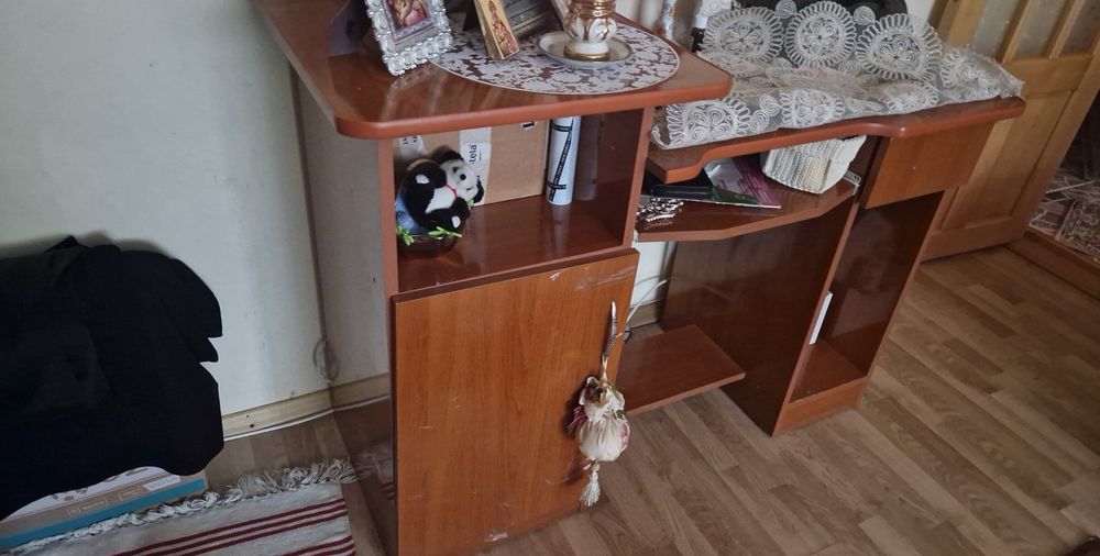 Birou copii cu sertar  suport tastatura si spatii de depozitare