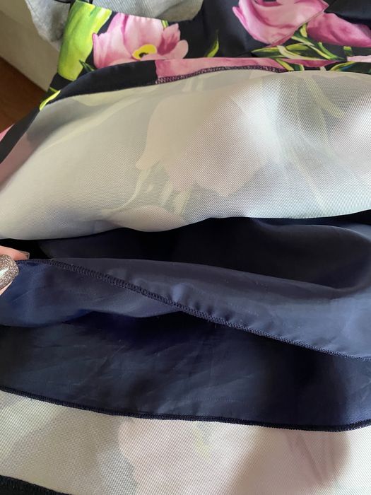 Официална пола за малка дама