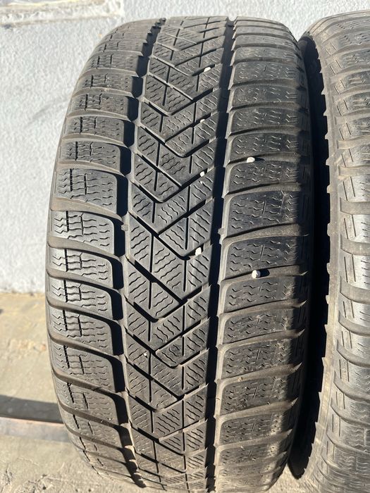 2 бр. зимни гуми 235/45/18 Pirelli DOT 4019 5,5 mm