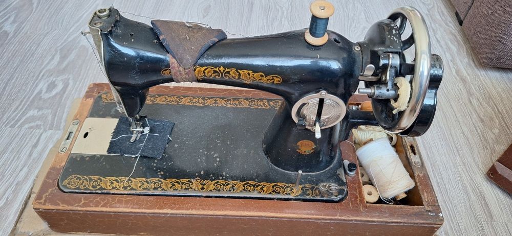 Швейная машинка продам