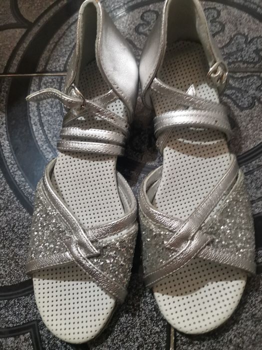 Vand pantofi de dansuri noi