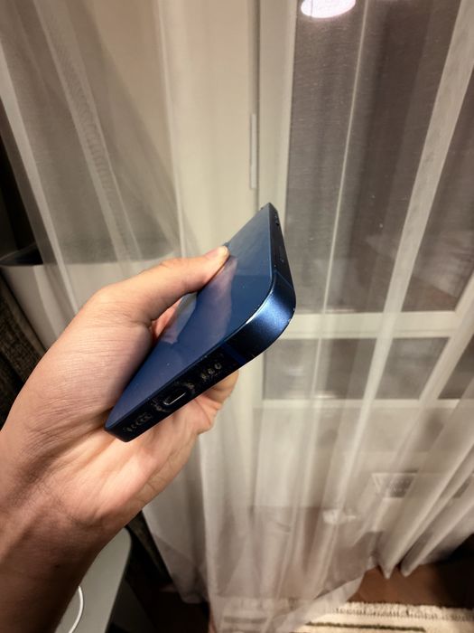 продаю айфон 13 на 128 гб