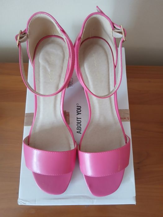 Елегантни сандали