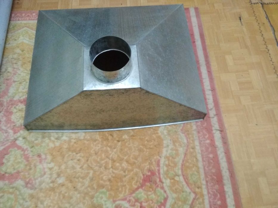 Вытяжка кухонная продается.