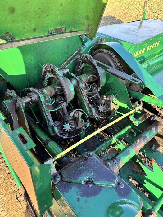 Presa John Deere 224 t ( balotiera)