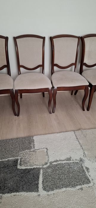 Продам стол гостиной со  стульями.