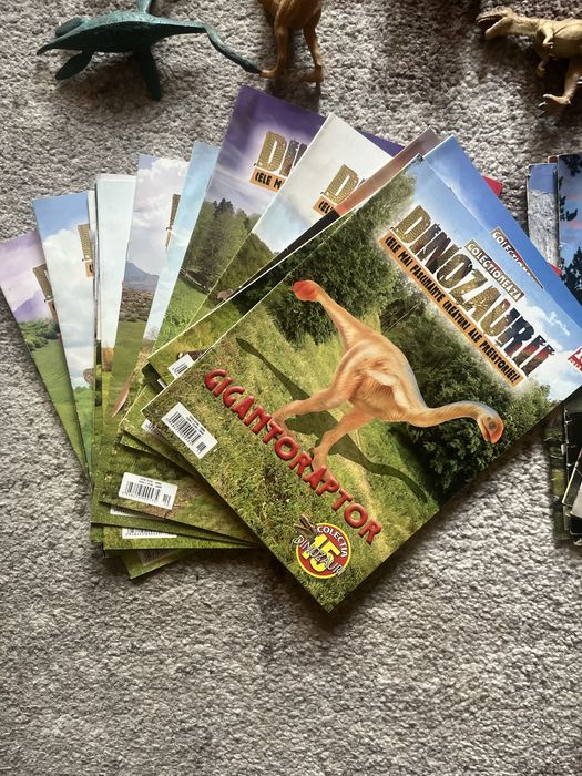 Dinozauri Si Reviste cu Dinozauri