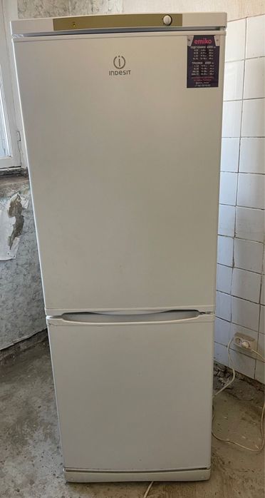 Холодильник indesit