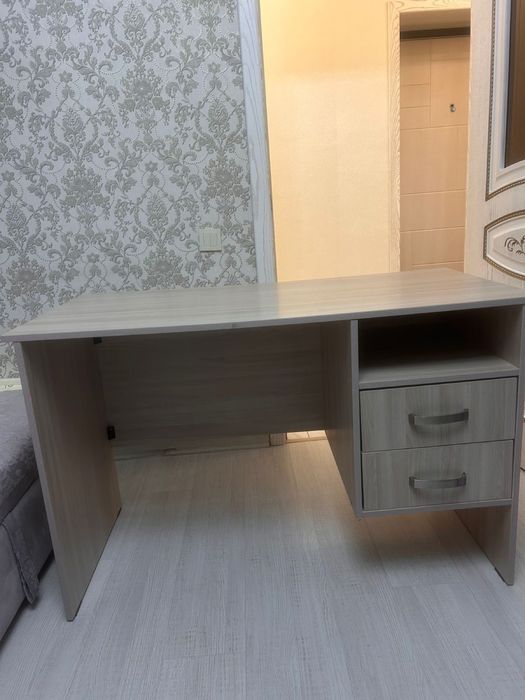 Стол письменный