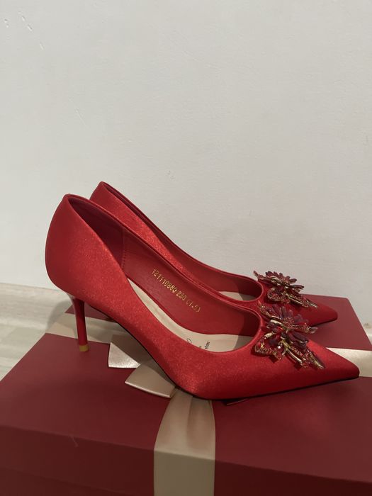 Новый туфли красные