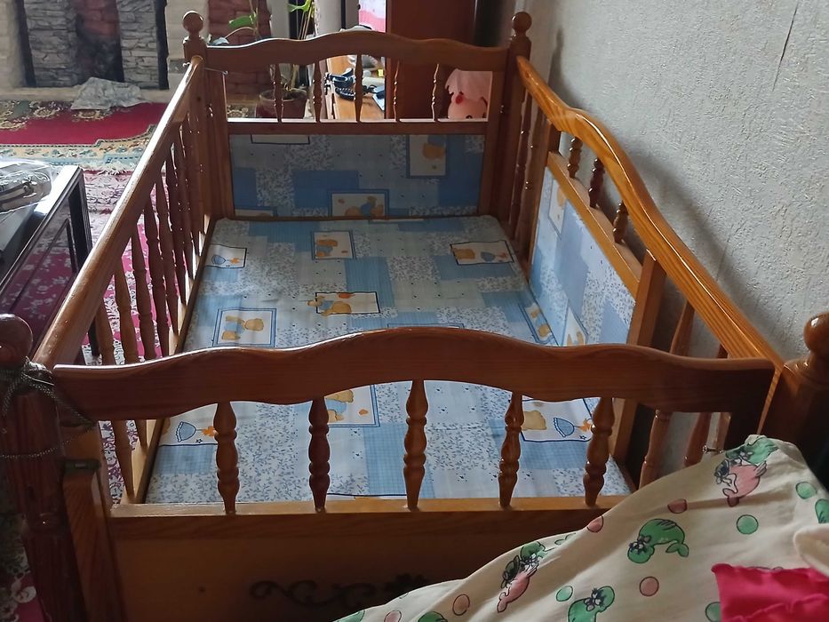Кровати взрослая и детская