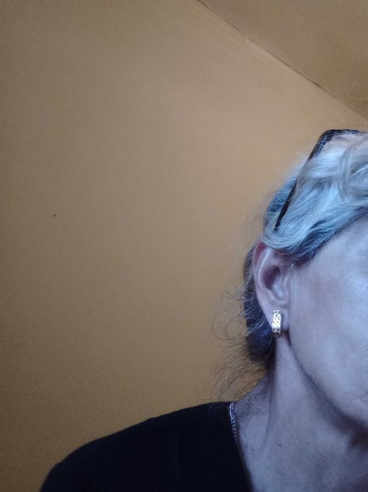 Съветски златни обеци,в много добро състояни..Цена- 380 лв.