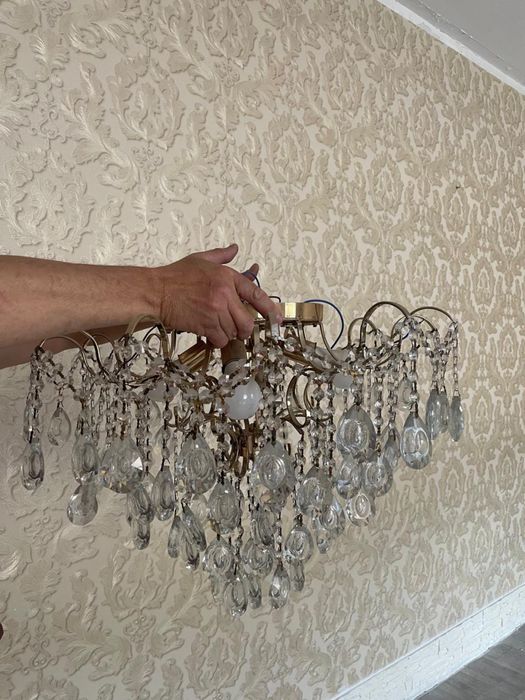 Продам хрустальную люстру