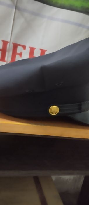 Фуражки черные , новые