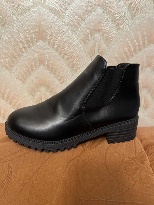 Продаю сапоги осенние новые