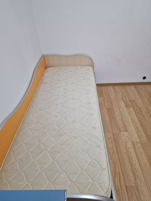 Pat de o persoana 1.8m x 0.85m